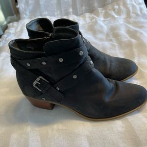 Torrid size 10 gray suede bootie